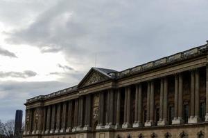 paris, frança, 2022 - prédio do louvre em paris foto