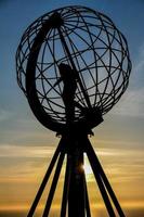 nordkapp, noruega, 2022 - o globo no nordkapp foto