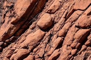 rochas vermelhas de perto foto
