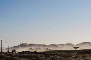 veículo no deserto foto