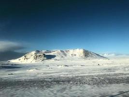 uma vista da islândia no inverno foto