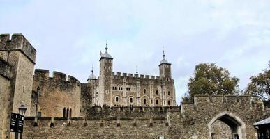 uma vista da torre de londres foto