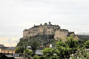 uma vista panorâmica de edimburgo foto