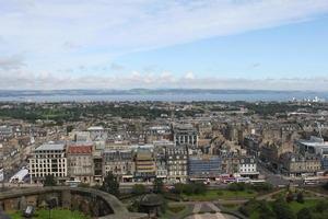 uma vista panorâmica de edimburgo foto