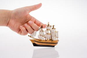 modelo de veleiro na mão foto