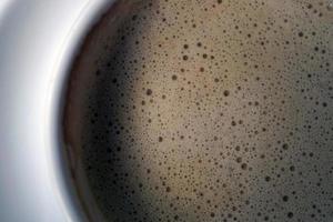 fotografia macro de espuma de leite cappuccino em um copo foto