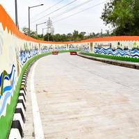 pm narendra modi dedica o túnel de pragati e cinco passagens subterrâneas do projeto de corredor de trânsito integrado de pragati maidan para a nação, túnel de pragati é aberto para movimento de tráfego, pichações no túnel de pragati foto