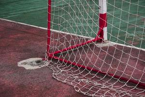 equipamentos esportivos de gol de futebol no campo esportivo foto