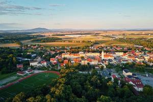 paisagem urbana da pequena cidade europeia, vista aérea foto