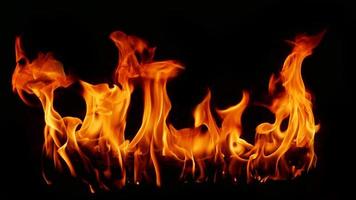 textura de chama de chama para carne de chama de fundo de fogo de forma estranha que é queimada do fogão ou de cozinhar. perigo sentindo abstrato preto adequado para banners ou anúncios.