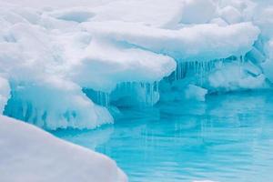 gelo marinho, iceberg no ártico foto