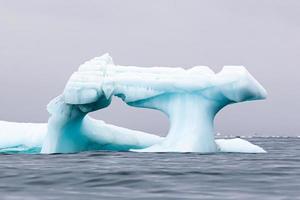 gelo marinho, iceberg no ártico foto