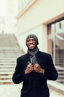 retrato de um empresário africano sorridente foto