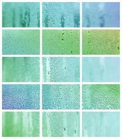 uma colagem de diversos fragmentos de vidro, decorados com gotas de chuva do condensado. tons de primavera com cores verdes e azuis foto