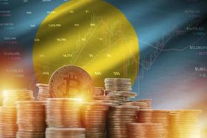 bandeira de palau e grande quantidade de moedas de ouro bitcoin e gráfico de plataforma de negociação. moeda criptografada foto