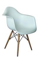 cadeira branca com pernas de madeira isoladas. foto