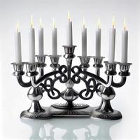 menorá candelabro tradicional e velas acesas foto