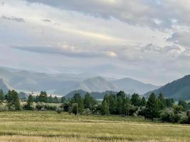 bela paisagem montanhosa, altai, rússia foto