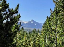 bela paisagem nas montanhas de altai, rússia foto