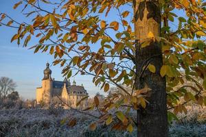 tempo de outono em um castelo alemão foto