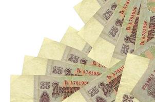 As contas de 25 rublos russos encontram-se em ordem diferente isoladas em branco. banco local ou conceito de ganhar dinheiro foto