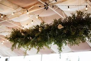 elegantes decorações de casamento feitas de flores naturais foto