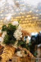 elegantes decorações de casamento feitas de flores naturais foto