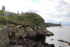 uma vista de st andrews na escócia foto