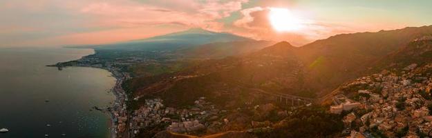 vista panorâmica aérea ampla do vulcão ativo etna foto