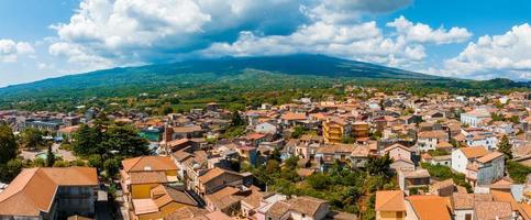 vista panorâmica aérea ampla do vulcão ativo etna foto