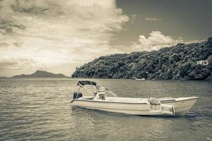 barcos barco praia de palmas praia ilha grande brasil. foto