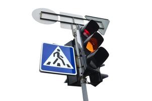 semáforos com a luz vermelha acesa isolada no branco foto