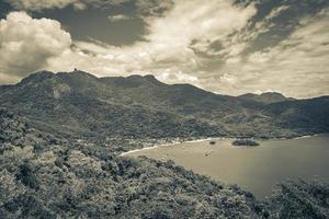 big island tropical island ilha grande abraao beach panorama brazil. foto