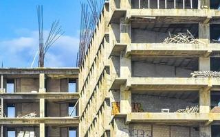 enorme construção gigantesca pare de construir ruínas em puerto escondido méxico. foto