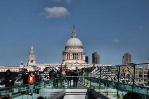 Londres, no Reino Unido, em junho de 2022. Uma vista da Catedral de São Paulo, do outro lado do rio Tâmisa foto