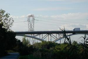 torres metálicas, obras de engenharia que sustentam os cabos de cobre que transportam eletricidade. foto