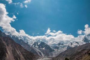 prados de fada nanga parbat bela paisagem vista para as montanhas foto