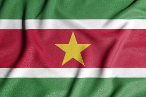 bandeira nacional do suriname. o principal símbolo de um país independente. bandeira do suriname. um atributo do grande tamanho de um estado democrático. foto