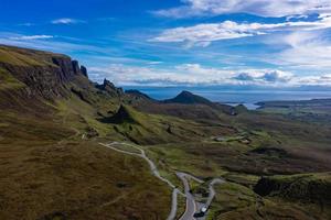 pôr do sol nas montanhas quiraing na ilha de skye, escócia, parentes unidos foto