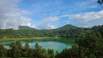 lindo e incrível lago linow foto