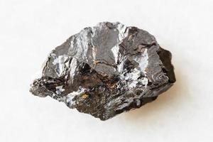 rocha de mistura de zinco esfalerita não polida em branco foto