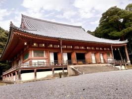 maior salão do templo japonês no templo toji, kyoto, japão foto