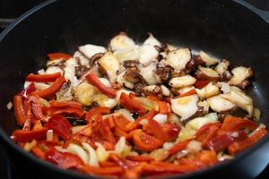 pulpo de frutos do mar italiano com macarrão foto