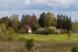 paisagens do interior lituano na primavera foto