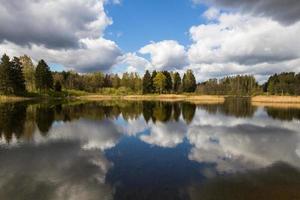 paisagens da zona rural da lituânia na primavera foto