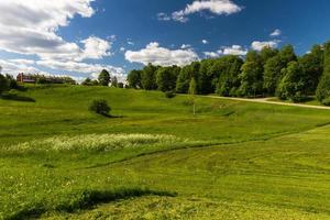 paisagens da zona rural da letônia na primavera foto