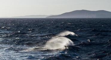 ondas no mar mediterrâneo foto