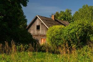 paisagens da zona rural da letônia na primavera foto