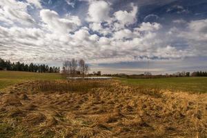 paisagens de primavera com nuvens foto