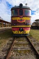 antigos vagões ferroviários e trilhos foto